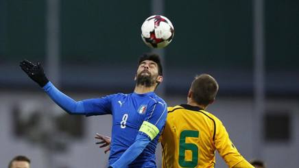 Marco Benassi, capitano dell'Italia, in campo a Vilnius - Foto Gazzetta.it