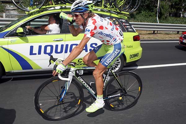 Pellizotti porta el maillot de lunares (anulado por dopaje) durante el Tour 2009 | Foto: Bettini Photo