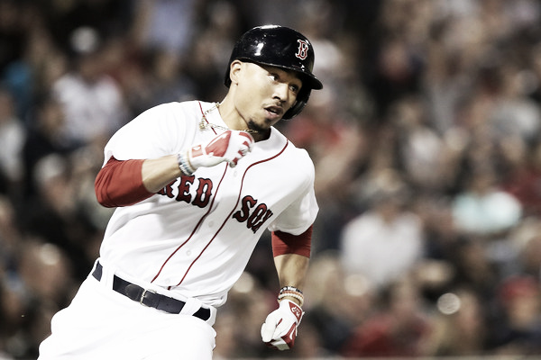 Mookie Betts rounds the bases after hitting a home run in the sixth inning. Photo: Adam Glanzman/Getty Images North America
