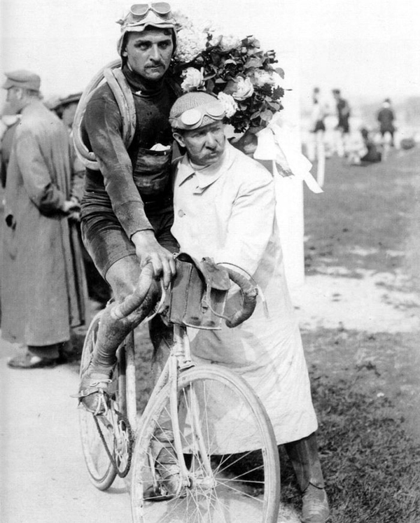 Ciclista primero, Faber fue caporal después. | Fuente: Bike Race Info