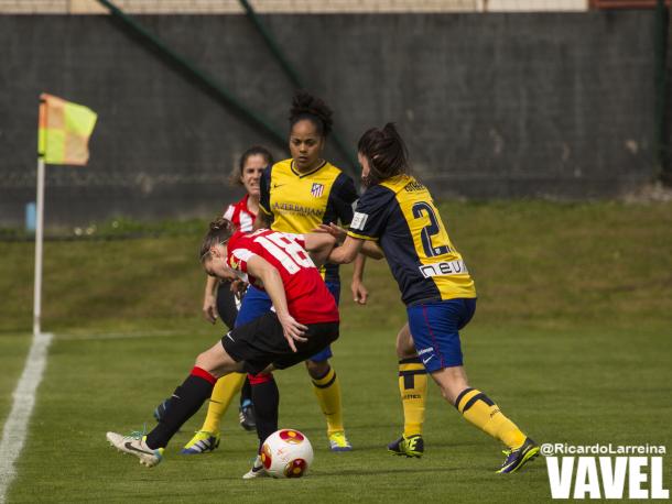 Las colchoneras en su partido ante el Athletic Club / Foto: Ricardo Larreina (VAVEL.co)