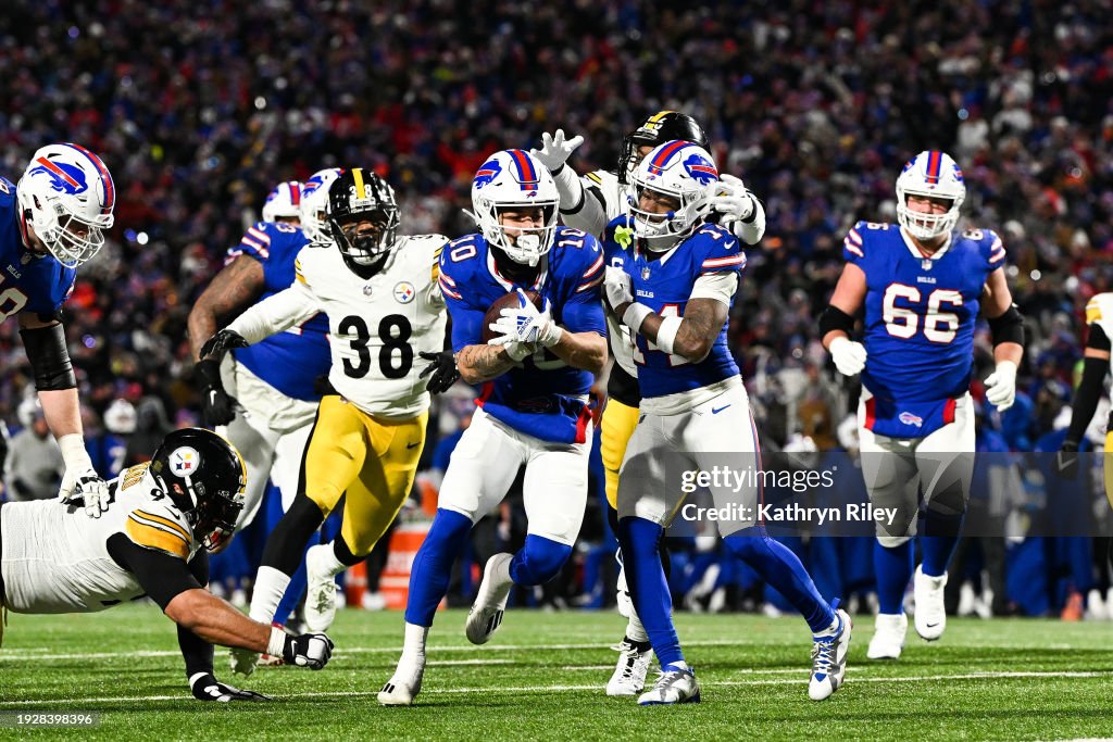  Khalil Shakir #10 of the Buffalo Bills runs with the football during the second half of the NFL wild-card playoff football game against the Pittsburgh Steelers at Highmark Stadium on January 15, 2024 in Orchard Park, New York. (Photo by Kathryn Riley/Getty Images)