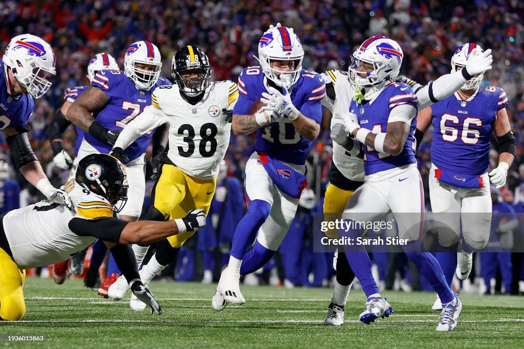 Khalil Shakir #10 of the Buffalo Bills scores a touchdown against the Pittsburgh Steelers during the fourth quarter at Highmark Stadium on January 15, 2024 in Orchard Park, New York. (Photo by Sarah Stier/Getty Images)