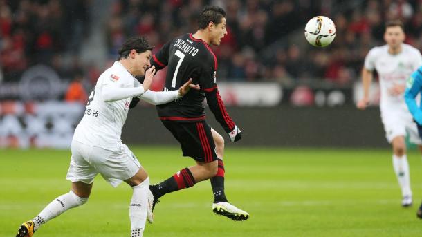 Chicharito en un lance de juego | Foto: Bayer Leverkusen