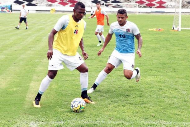 Equatoriano do Santa pode estar de saída do clube (Foto: Antônio Melcop/Santa Cruz)