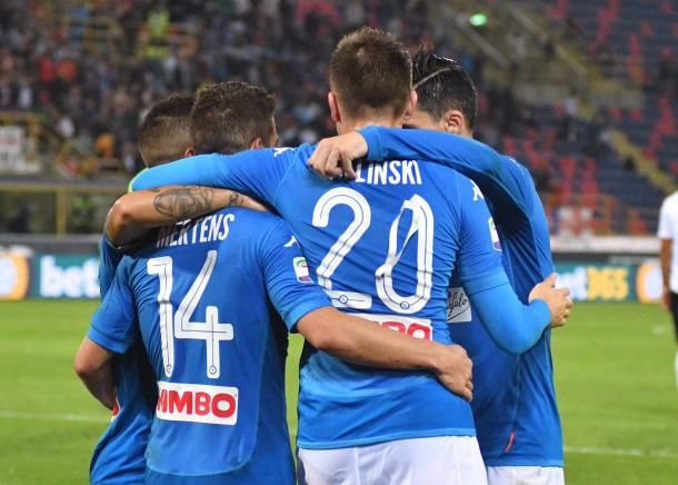 Festeggiamenti al Dall'Ara per il gol di Mertens dello 0-2 - Foto Ssc Napoli 