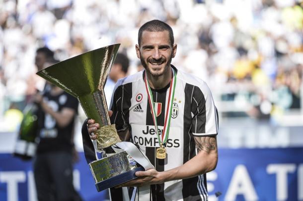 L'ultimo trofeo alzato da Bonucci con la Juventus, il sesto Scudetto di fila | www.twitter.com (@bonucci_leo19)