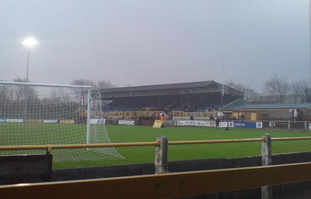 Borough Sports Ground, estadio del Sutted United. Foto: wikipedia