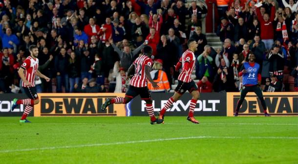 Boufal y Olomola celebran el único gol del partido | Foto: Southampton FC