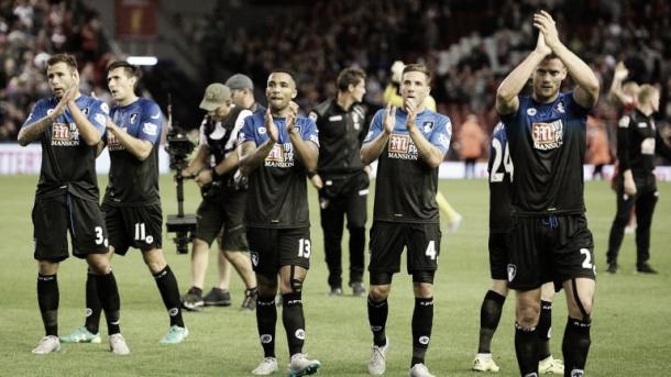 Los jugadores del Bournemouth tras conseguir sus 3 primeros puntos en Premier League. | Foto: skysports.com