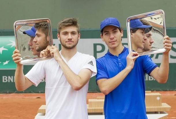 Rikl and Oliel hoist their trophies. Photo: Susan Mullane/ITF