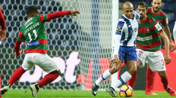 Brahimi junto a Eber Bessa en un momento del partido | Foto: FC Porto