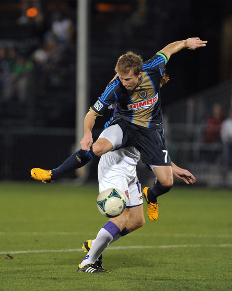 Brian Carroll challenges for the ball. Image Courtesy of Al Messerschmidt/Getty Images North America