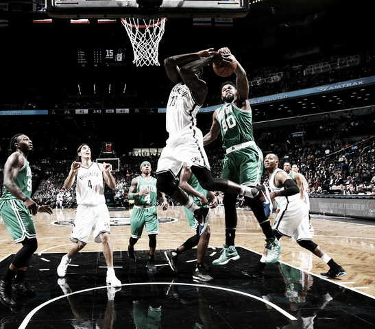 Tapón de Amir Johnson en el partido de ayer | NBA