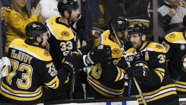 Los Bruins celebrando un gol | NESN