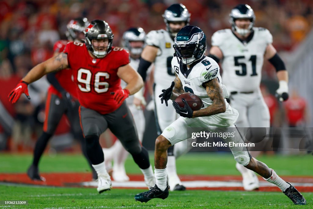  DeVonta Smith #6 of the Philadelphia Eagles runs the ball against the Tampa Bay Buccaneers during the second quarter in the NFC Wild Card Playoffs at Raymond James Stadium on January 15, 2024 in Tampa, Florida. (Photo by Mike Ehrmann/Getty Images)