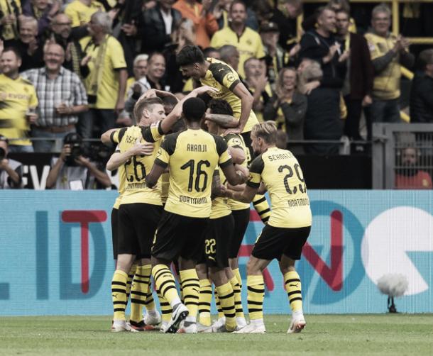 Los jugadores del Dortmund festejan el gol de su capitán | Foto: @BVB