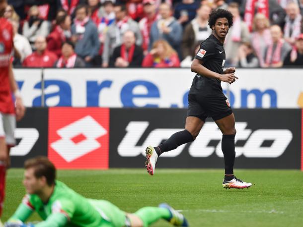 Caiuby had set Augsburg on their way, but they couldn't maintain their lead. | Photo: kicker - Getty Images