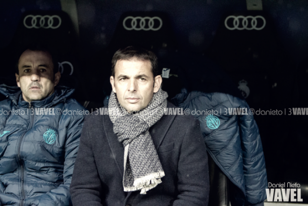 Javi Calleja, en el banquillo del Santiago Bernabéu. | Foto: Dani Nieto (VAVEL)