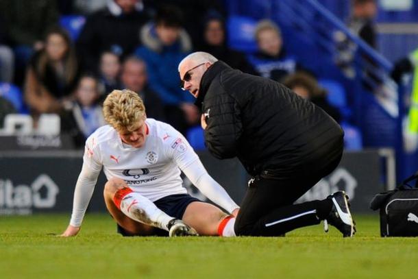McGeehan se lesionó de gravedad en enero del pasado año, cuando jugaba en el Luton |Foto: Luton Town