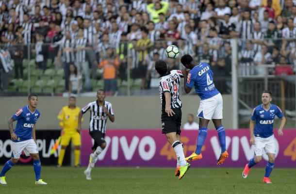 A zaga celeste tomou 6 gols nos últimos dois jogos. (Foto: Washington Alves/Light Press/Cruzeiro)