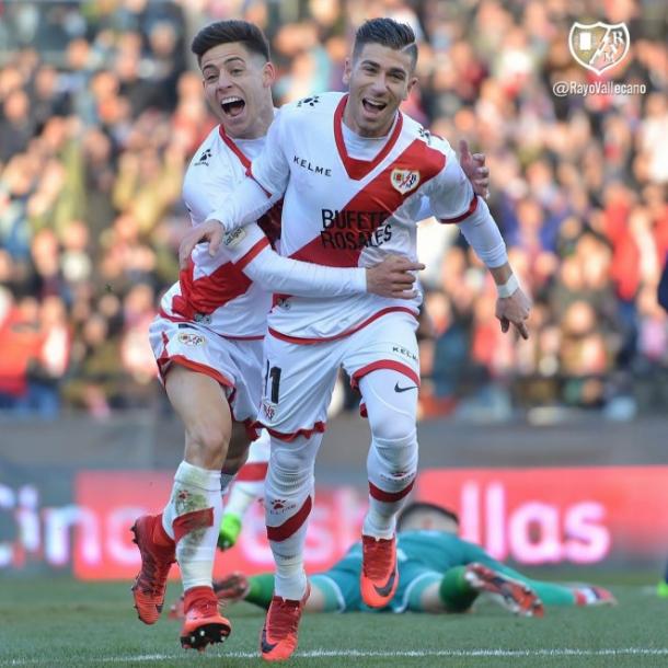 Álex y Embarba celebrando un gol. Fotografía: Rayo Vallecano S.A.D