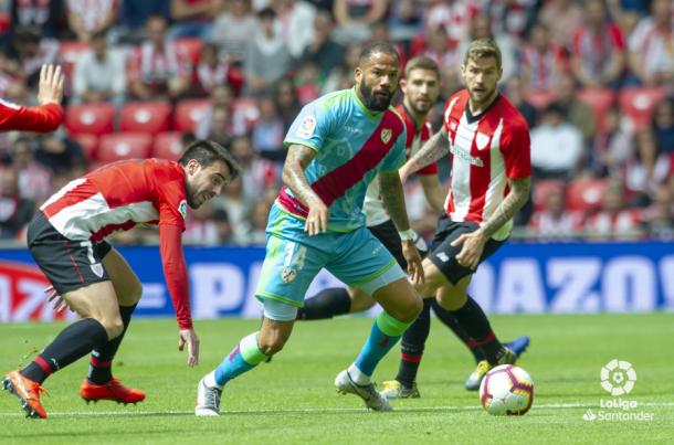 Bebé con el balón. Fotografía: La Liga
