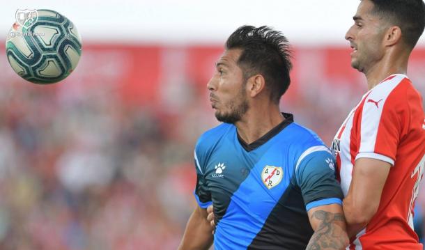 Ulloa durante el partido ante el Girona. Fotografía: Rayo Vallecano S.A.D