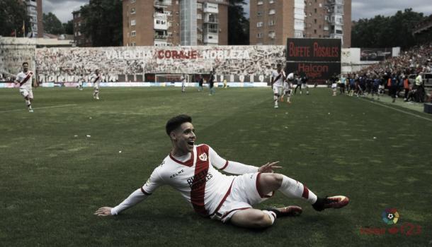 Álex Moreno celebrando su gol ante el Lugo. Fotografía: La Liga