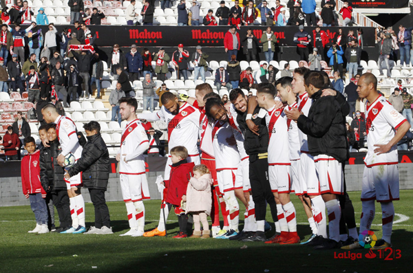 Jugadores del Rayo Vallecano celebrando ante su público | Fotografía: La Liga