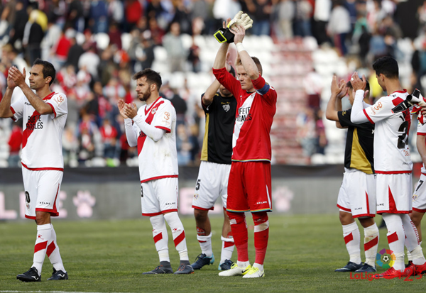 Jugadores del Rayo Vallecano saludando a la afición | Fotografía: La Liga