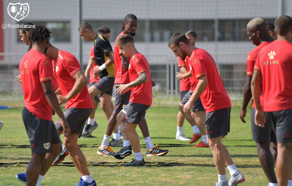 Jugadores del Rayo Vallecano durante un entrenamiento | Fotografía: Rayo Vallecano S.A.D.