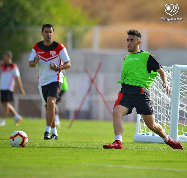 Alberto entrenando con el primer equipo | Fotografía: Rayo Vallecano S.A.D.
