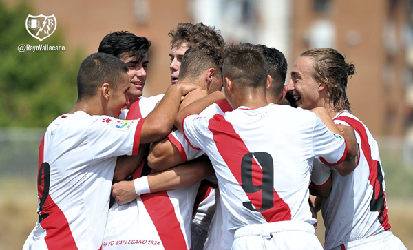 Jugadores del Juvenil A celebrando un gol | Fotografía: Rayo Vallecano S.A.D.