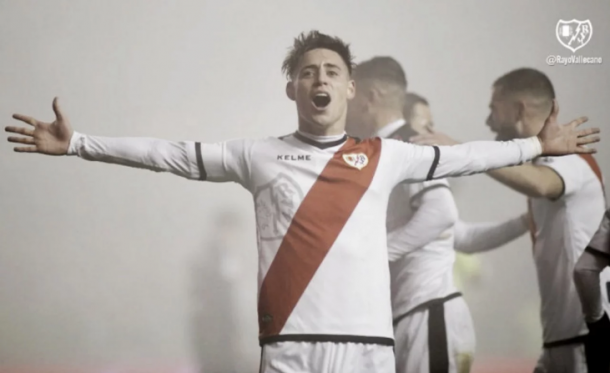 Álex Moreno celebrando un gol | Fotografía: Rayo Vallecano S.A.D.