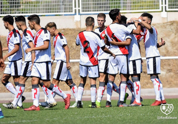 Jugadores del Rayo B celebrando un gol | Fotografía: Rayo Vallecano S.A.D.
