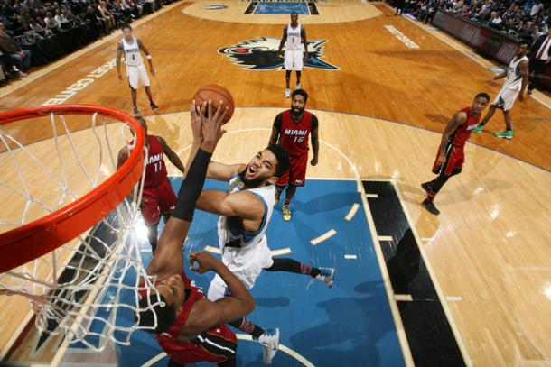 La sfida tra Towns e Whiteside - Foto NBA Miami