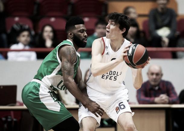 Osman, Anadolu Efes. Fonte foto: http://www.euroleague.net 