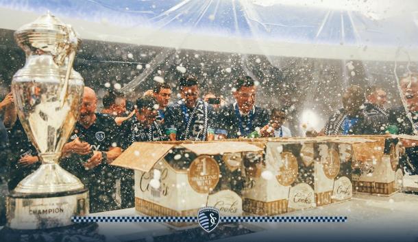 En la celebración, no faltó el champán // Imagen: Sporting Kansas City