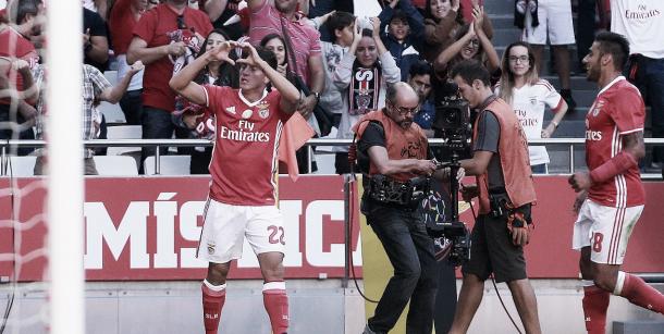 Cervi festeja su primer gol en la liga. Foto: SL Benfica.