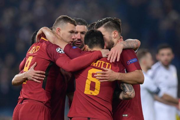 Los romanos celebrando un tanto en su último partido europeo del 2017 ante el Qarabag / Foto: AS Roma