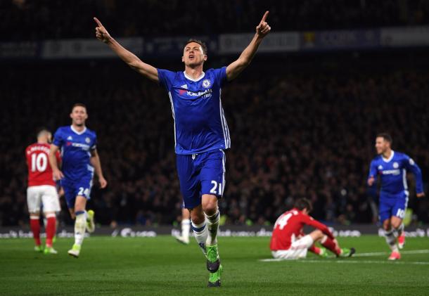 Matić alza le braccia al cielo, 3-0 | twitter@ChelseaFC