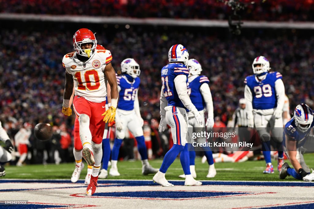 Isiah Pacheco #10 of the <strong><a  data-cke-saved-href='https://www.vavel.com/en-us/nfl/2023/12/25/1166919-radiers-defensive-brilliance-sees-chiefs-crumble-on-christmas-day.html' href='https://www.vavel.com/en-us/nfl/2023/12/25/1166919-radiers-defensive-brilliance-sees-chiefs-crumble-on-christmas-day.html'><strong><a  data-cke-saved-href='https://www.vavel.com/en-us/soccer/2023/11/26/mls/1164378-western-conference-semifinal-preview-houston-dynamo-vs-sporting-kansas-city.html' href='https://www.vavel.com/en-us/soccer/2023/11/26/mls/1164378-western-conference-semifinal-preview-houston-dynamo-vs-sporting-kansas-city.html'>Kansas City</a></strong> Chiefs</a></strong> celebrates after scoring a touchdown during the second half of the AFC Divisional Playoff game against the <strong><a  data-cke-saved-href='https://www.vavel.com/en-us/nfl/2024/01/13/1168568-nfl-playoffs-preview-the-business-end-of-the-season-starts-now.html' href='https://www.vavel.com/en-us/nfl/2024/01/13/1168568-nfl-playoffs-preview-the-business-end-of-the-season-starts-now.html'>Buffalo Bills</a></strong> at Highmark Stadium on January 21, 2024 in Orchard Park, New York. (Photo by Kathryn Riley/Getty Images)