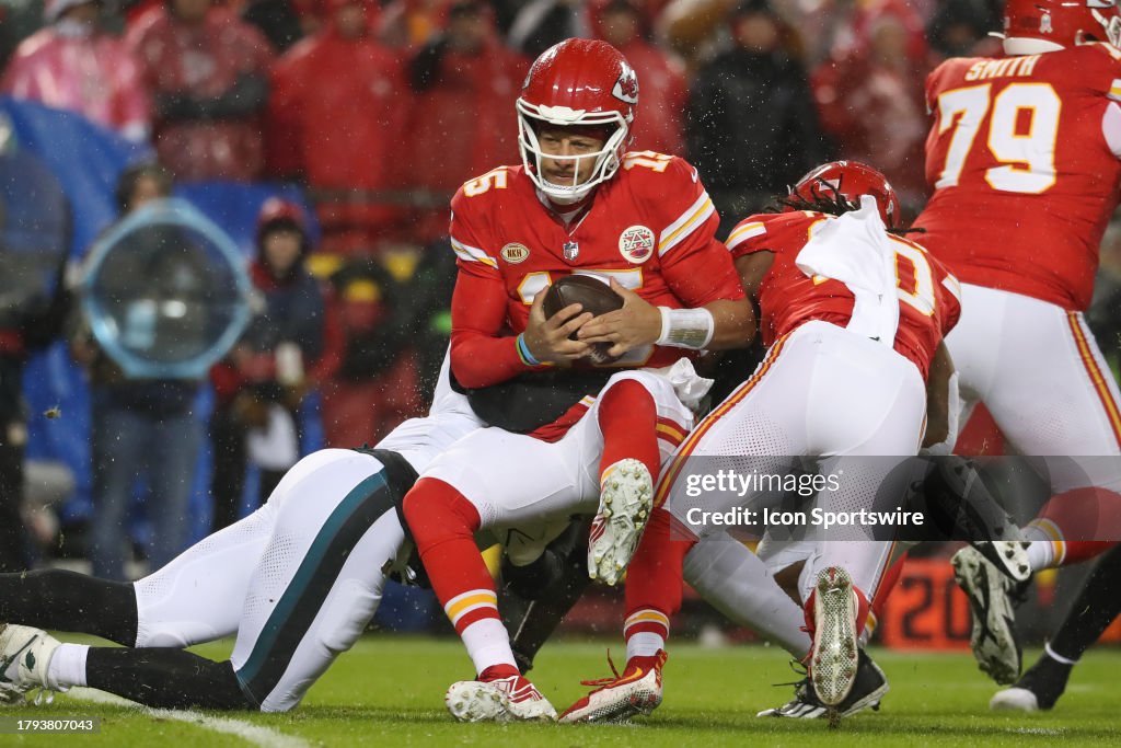  Kansas City Chiefs quarterback <strong><a  data-cke-saved-href='https://www.vavel.com/en-us/nfl/2023/09/17/1156346-nfl-chiefs-back-on-track-with-win-over-jaguars.html' href='https://www.vavel.com/en-us/nfl/2023/09/17/1156346-nfl-chiefs-back-on-track-with-win-over-jaguars.html'>Patrick Mahomes</a></strong> (15) is sacked by Philadelphia Eagles linebacker Haason Reddick (7) in the first quarter of an NFL football game between the Philadelphia Eagles and Kansas City Chiefs on Nov 20, 2023 at GEHA Field at Arrowhead Stadium in Kansas City, MO. (Photo by Scott Winters/Icon Sportswire via Getty Images)