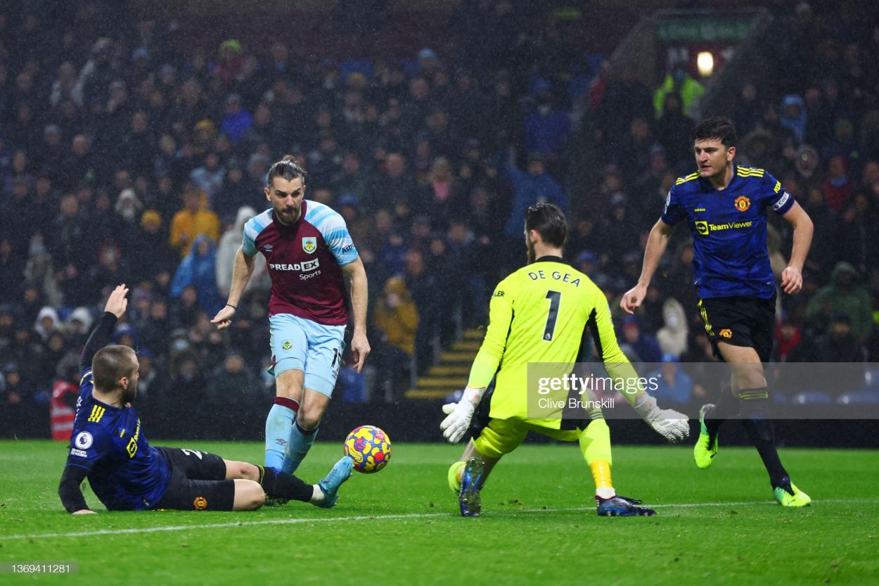 Jay Rodriguez slides the ball beyond David de Gea to equalise: Clive Brunskill/GettyImages