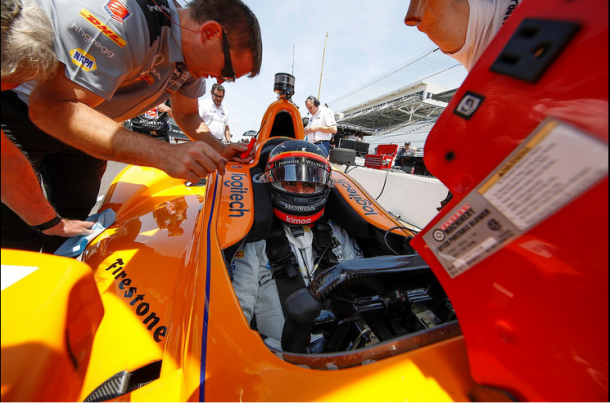 Fernando Alonso, en su monoplaza antes de disputar los test de IndyCar. Fuente: @McLarenIndy
