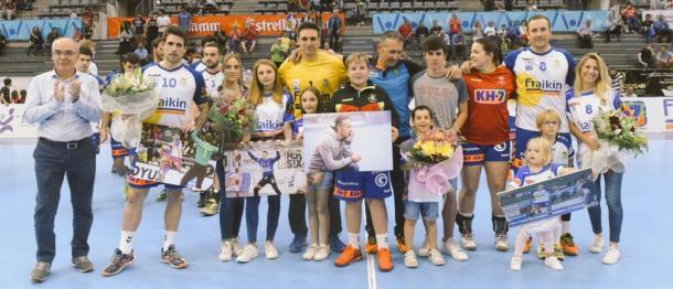 El equipo vallesano rindió homenaje a algunos jugadores en la última visita de los de Logroño. Foto: BM Granollers.