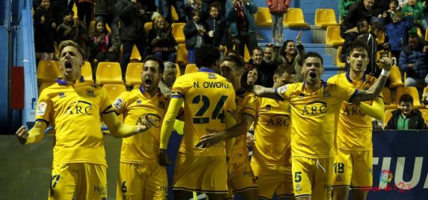 Jugadores del Alcorcón celebrando el tanto de la victoria | Foto: La Liga