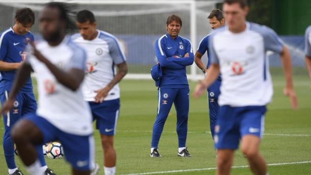 Antonio Conte en uno de los entrenamientos del Chelsea. Foto: premierleague