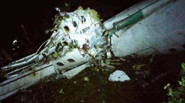 El avión donde viajaban los jugadores del equipo brasileño Chapecoense se accidentó en Colombia. Foto: Foto: Defensa Civil.